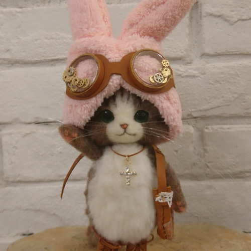 うさみみ帽子のゴーグルにゃんこ ぬいぐるみ 羊毛フェルト 置物 全身