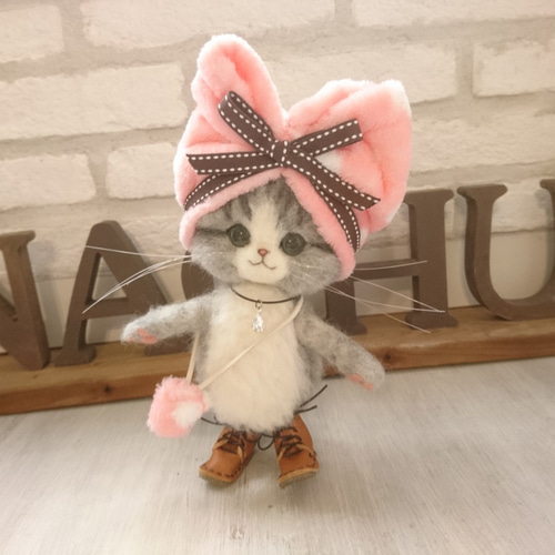 猫耳帽子のサバ白猫 ぬいぐるみ 羊毛フェルト 置物 全身可動 羊毛