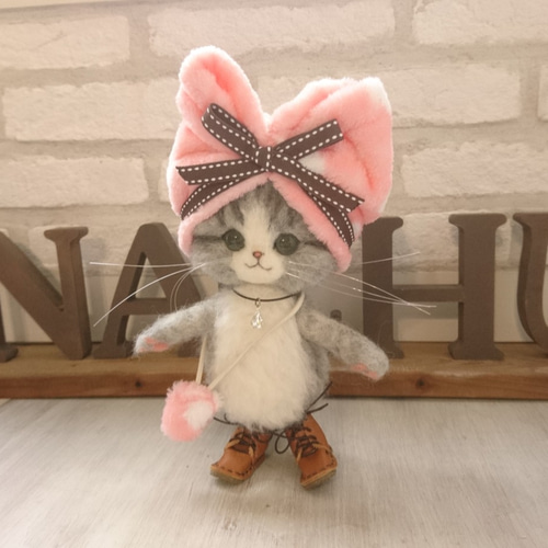 猫耳帽子のサバ白猫 ぬいぐるみ 羊毛フェルト 置物 全身可動 羊毛