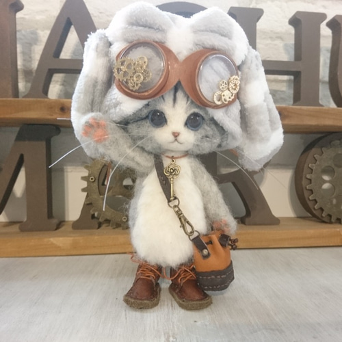 新品同様 うさ耳帽子のサバ白猫 ぬいぐるみ（Mサイズ） 羊毛フェルト その他