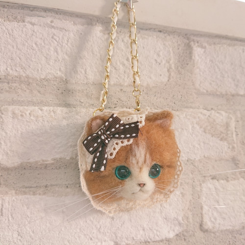 リボンにゃんこのバッグチャーム 羊毛フェルト 茶白猫 ねこ 羊毛