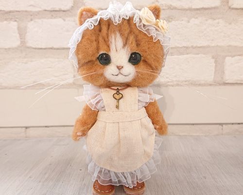 甘ロリにゃんこ ぬいぐるみ(Mサイズ) 羊毛フェルト 茶白猫 置物 全身