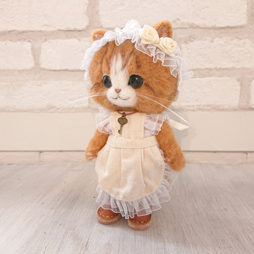 甘ロリにゃんこ ぬいぐるみ(Mサイズ) 羊毛フェルト 茶白猫 置物 全身