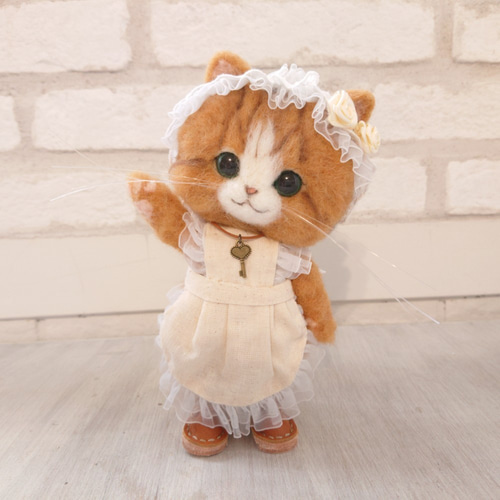 甘ロリにゃんこ ぬいぐるみ(Mサイズ) 羊毛フェルト 茶白猫 置物 全身