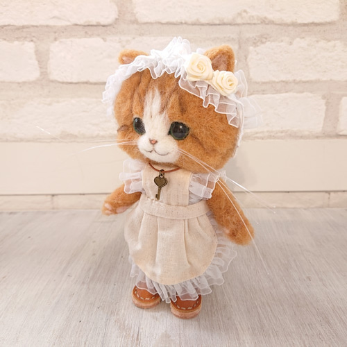 甘ロリにゃんこ ぬいぐるみ(Mサイズ) 羊毛フェルト 茶白猫 置物 全身