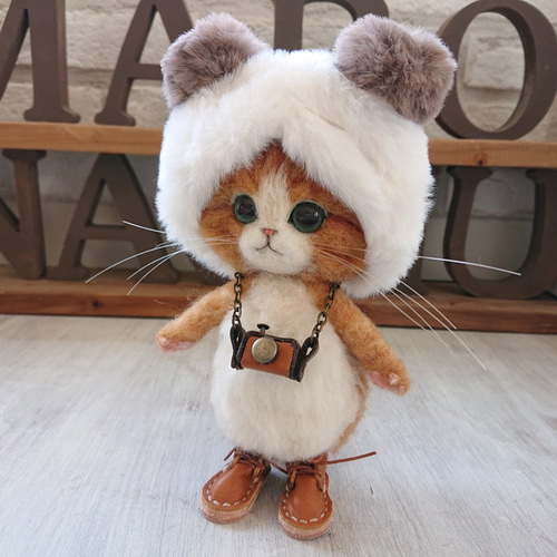 羊毛フェルト 猫 茶白猫雑貨 ぬいぐるみ マスコット くま耳帽子の茶白猫 ぬいぐるみ（Mサイズ） 羊毛フェルト 置物