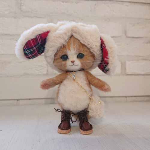 わんこ帽子のちゃしろにゃんこ (Sサイズ) 羊毛フェルト わんこ帽子のちゃしろにゃんこ (Sサイズ) 羊毛フェルト