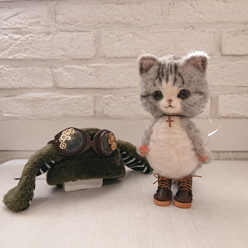 日本限定 うさみみ帽子のサバ白にゃんこ ぬいぐるみ 羊毛フェルト ねこ 羊毛フェルト