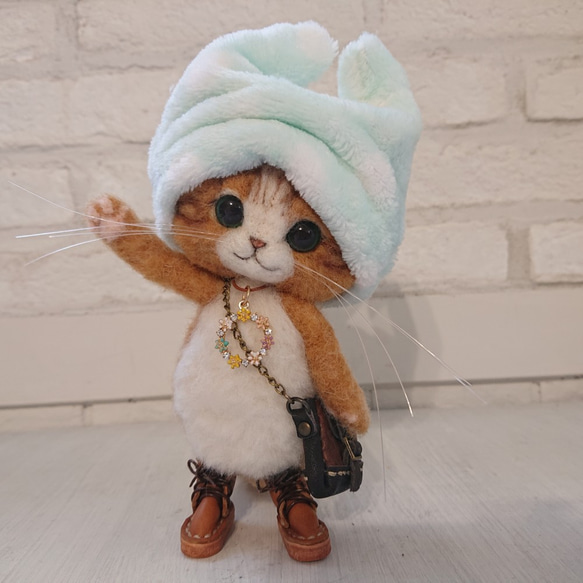 猫みみ帽子の茶白ねこ ぬいぐるみ 羊毛フェルト ねこ(お取り置き