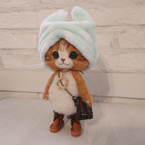 猫みみ帽子の茶白ねこ ぬいぐるみ 羊毛フェルト ねこ(お取り置き
