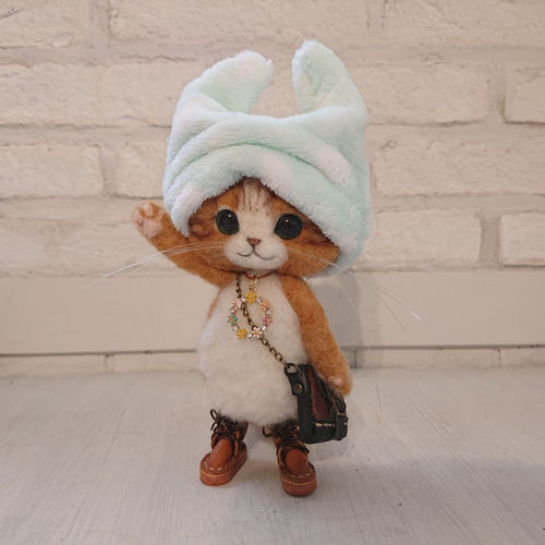 猫みみ帽子の茶白ねこ ぬいぐるみ 羊毛フェルト ねこ(お取り置き