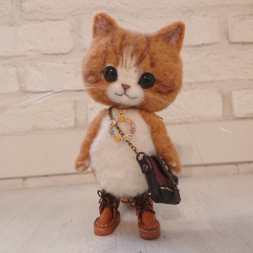 猫みみ帽子の茶白ねこ ぬいぐるみ 羊毛フェルト ねこ(お取り置き