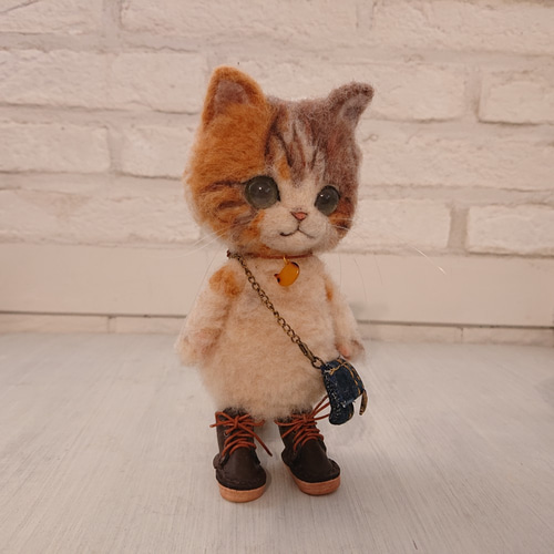 デニムバッグを持った三毛猫 ぬいぐるみ 羊毛フェルト ねこ 人形 羊毛