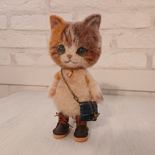 デニムバッグを持った三毛猫 ぬいぐるみ 羊毛フェルト ねこ 人形 羊毛