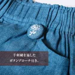 ダブルガーゼのワイドパンツ＊ロング＊デニム調ブルー＊軽い＊心地よい＊刺繍ボタンブローチ付 5枚目の画像