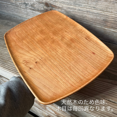 木製トレイ 浅彫り丸 裏に取手 一枚板 木のトレー お盆 カフェトレー