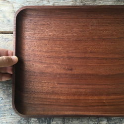 木製トレー四角 裏に取手 一枚板削り出し カフェトレー 木のトレー