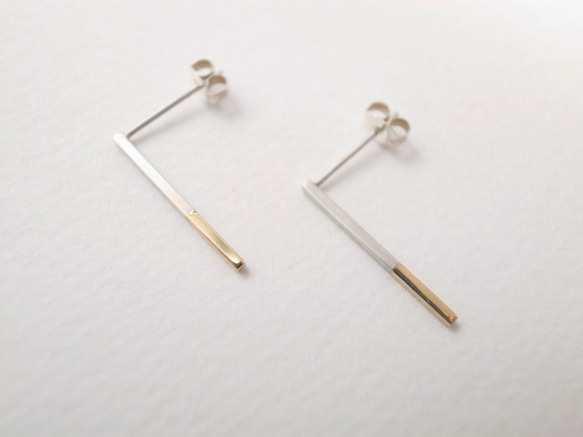 K18YG×silver950/ratio stick pierced earrings 第3張的照片