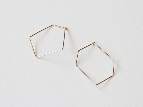 K10YG/pentagon & hexagon pierced earrings 第2張的照片