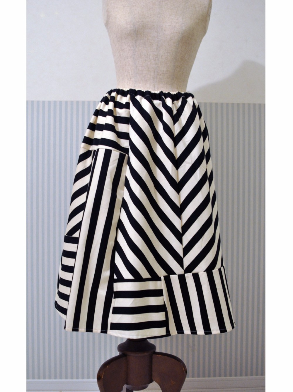 行き止まりスカート　ブラック