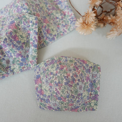北欧風 紫と水色 の小花柄　コットン&Wガーゼ立体布マスク  SSサイズ  幼児用 1枚目の画像