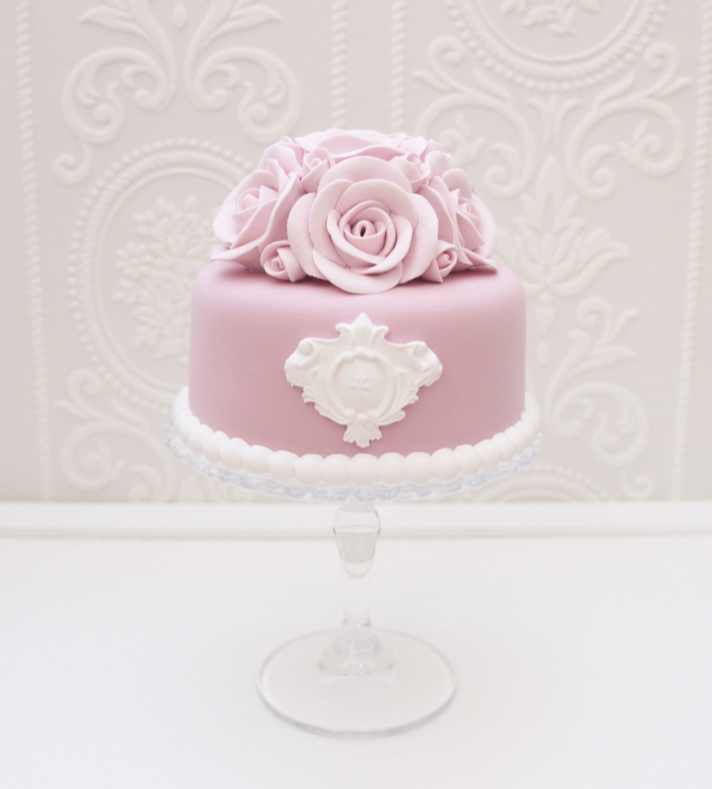 ローズのブーケクレイケーキ✳︎くすみピンク✳︎色変更可＊フェイクケーキ＊推しケーキ＊バースデー＊ウェディング＊イベント