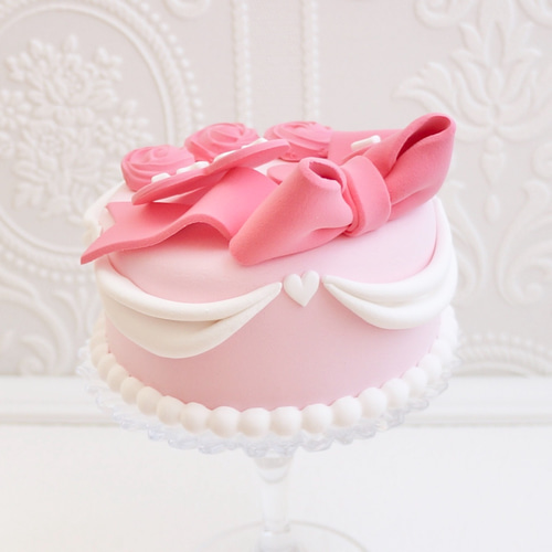 フェイクケーキ　クレイケーキ　リボンケーキ　誕生日 ラブリーリボンのクレイケーキ✳︎色変更可＊フェイクケーキ