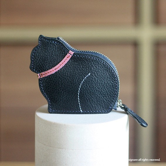 お座り子猫のコインケース・ネイビー×ピンク 1枚目の画像