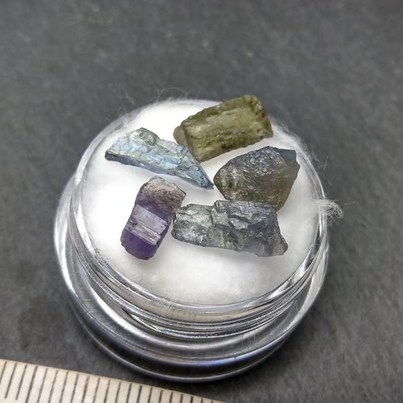 タンザナイト/Tanzanite  非加熱原石　鉱石　結晶　パワーストーン　天然石　鉱物　パーツ 2枚目の画像