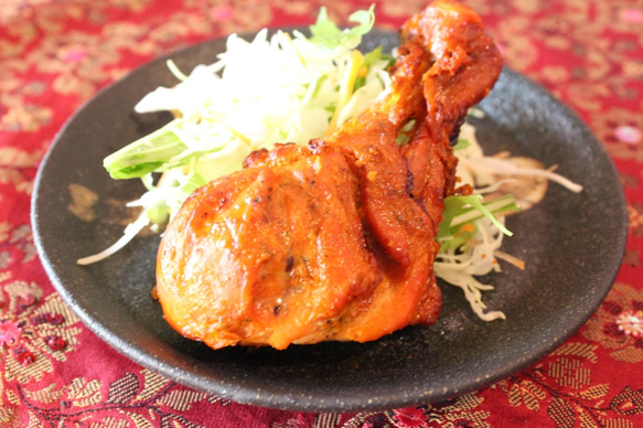 タンドリーチキン　tandoor chicken 骨付きチキンの炭火焼き　HALAL 1枚目の画像