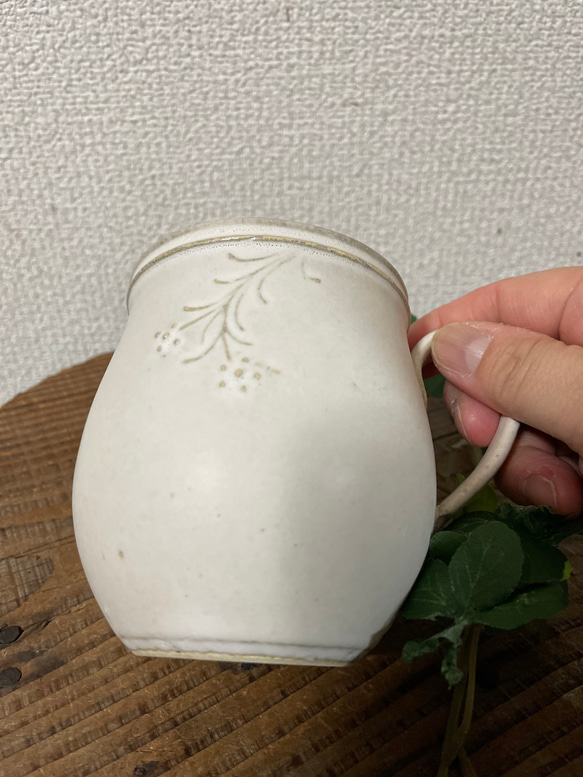 ウルトラホワイトの丸いマグカップ【風花】 4枚目の画像
