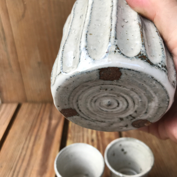 ココア色の粉引徳利とお猪口 5枚目の画像
