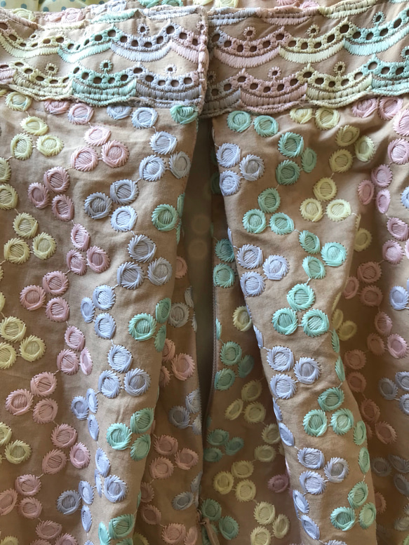 (送料無料)刺繍とレースのスカート(ベージュ) 2枚目の画像