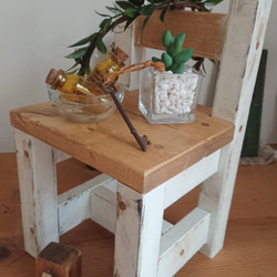 ちょっとシャビーなチェア型プランツ台 3枚目の画像