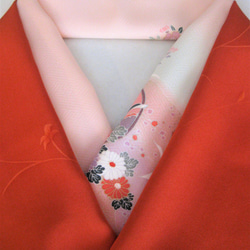 【新品】手描き友禅シルク半衿　サーモンピンクに花 (お) 三折り縫い始末 1枚目の画像