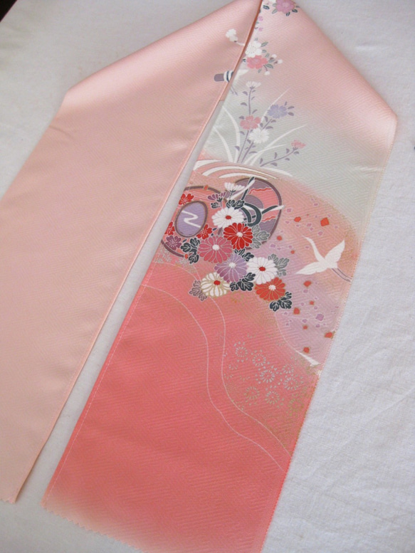 【新品】手描き友禅シルク半衿　サーモンピンクに花 (お) 三折り縫い始末 4枚目の画像