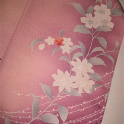 新品･丹後ちりめんシルク半衿(ピンクパープル)白花　三つ折り縫い始末 正絹 3枚目の画像