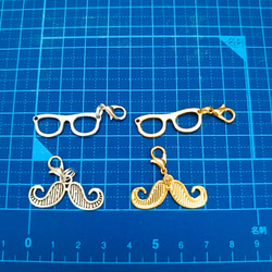 メガネとひげのファスナーチャーム (2個セット) 4枚目の画像
