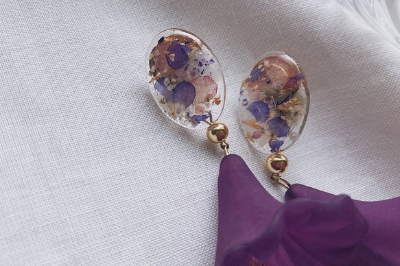 一支花 / 迷情紫  樹脂藝術乾燥花垂墜式耳環 （可改夾式） 第5張的照片