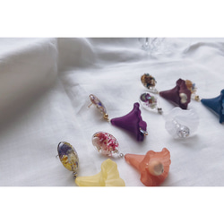 一支花 / 迷情紫  樹脂藝術乾燥花垂墜式耳環 （可改夾式） 第8張的照片