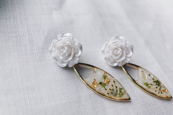 Bridal / 白玫瑰 樹脂藝術乾燥花耳環 可改夾式 第3張的照片