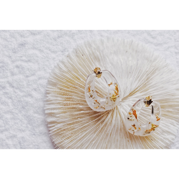 Tulip / 煙花三月 · 優雅白 樹脂藝術乾燥花耳環 第1張的照片