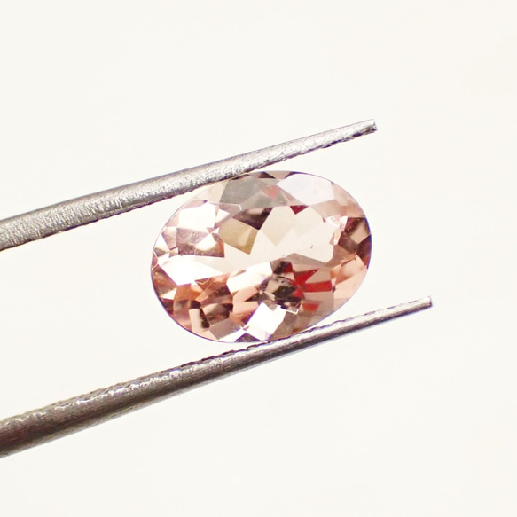 ☆☆モルガナイト☆マダガスカル産地☆オーバルミックスカット[0.99ct.UP 6mm×8mm] ☆ 2枚目の画像