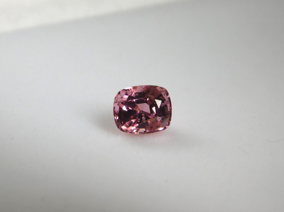 ☆ピンクスピネル1.656ct☆クッションカット [さくらカラー] [鑑別カード付き]☆ 1枚目の画像