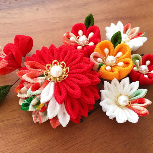つぼみが可愛い髪飾り＊赤黄＊着物 袴 和装に＊卒業式 成人式＊和