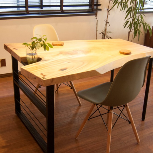 一枚板 楠(クス) 楠（クス）一枚板 【送料無料】楠一枚板テーブル（脚付）120cm 一枚板テーブル 一枚板 座卓 センターテーブル リビングテーブル 和室 和モダン  コンパクト 小さめ 無垢 天然木 国産 日本製 クス 楠 楠の木 送料込み - メルカリ