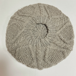 【受注制作】ダイヤ柄と縄編みで編んだベレー帽（グレー） 5枚目の画像
