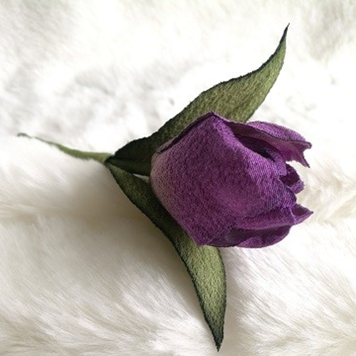 本絹ちりめん染花コサージュ あしたの蕾（つぼみ）《チューリップ 紫