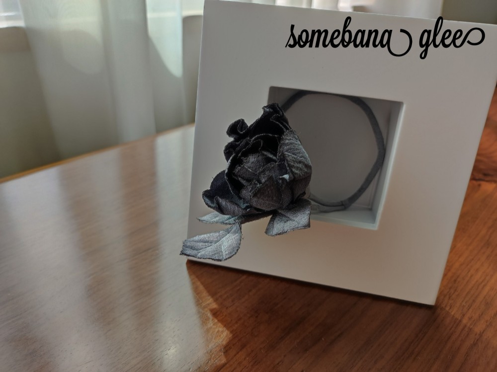 本絹ちりめん染花　一輪挿し フレーム《ミニバラ　グレー》