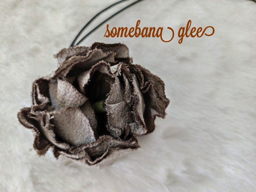 本絹ちりめん染花　ペンダント《バラ　茶》